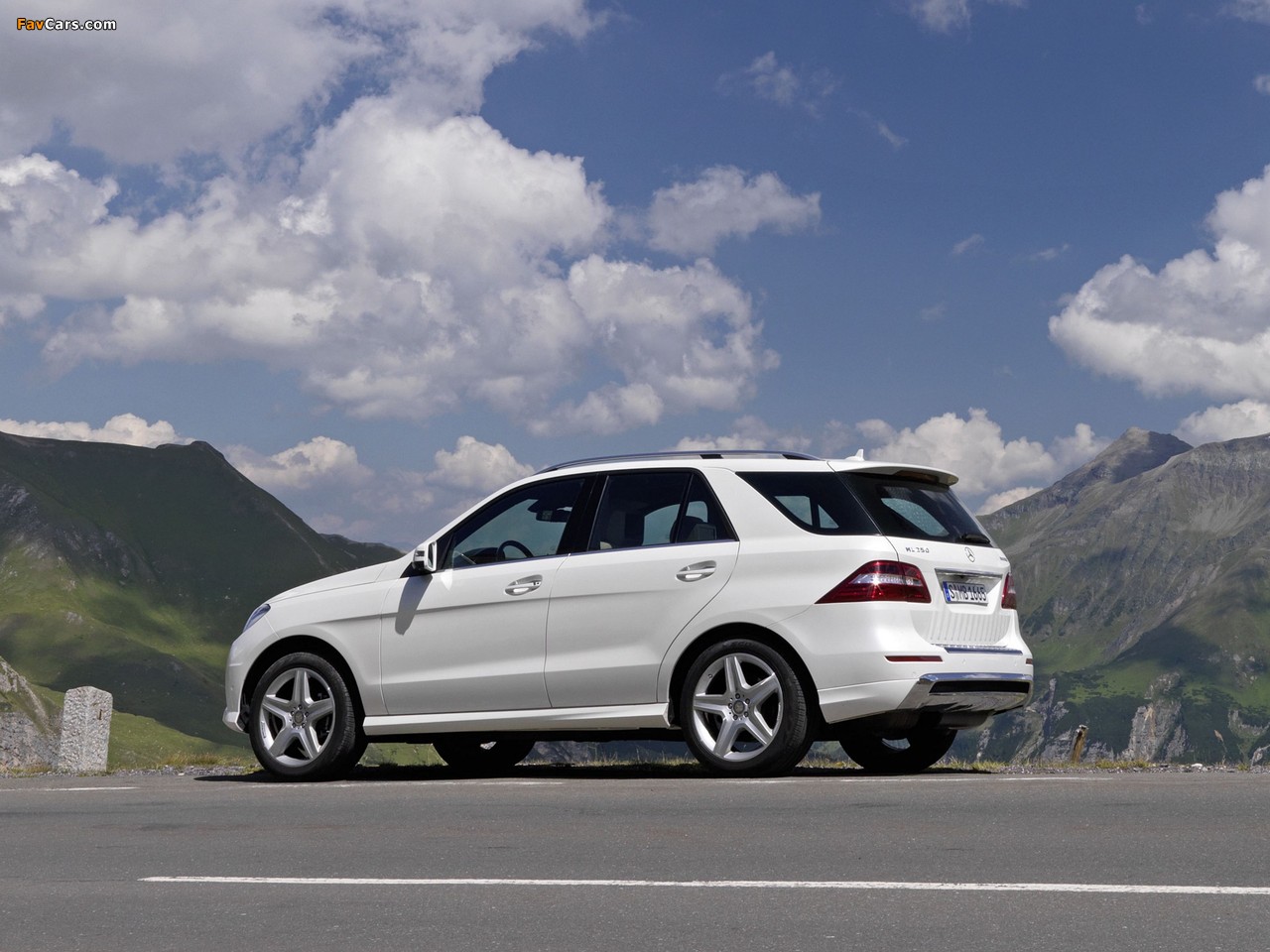 Photos of Mercedes-Benz ML 250 BlueTec AMG Sports Package (W166) 2011 (1280 x 960)