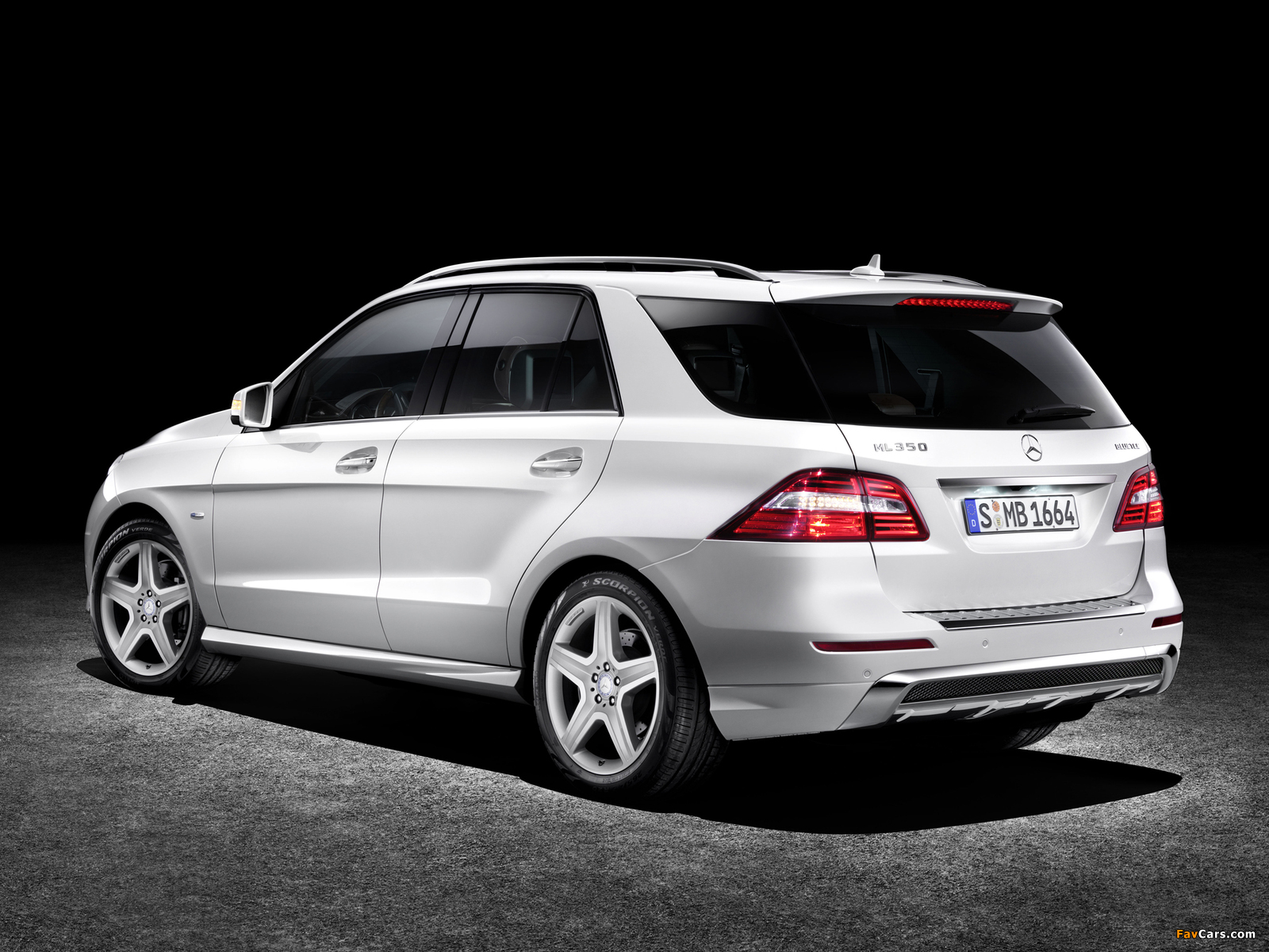 Photos of Mercedes-Benz ML 350 BlueTec AMG Sports Package Edition 1 (W166) 2011 (1600 x 1200)