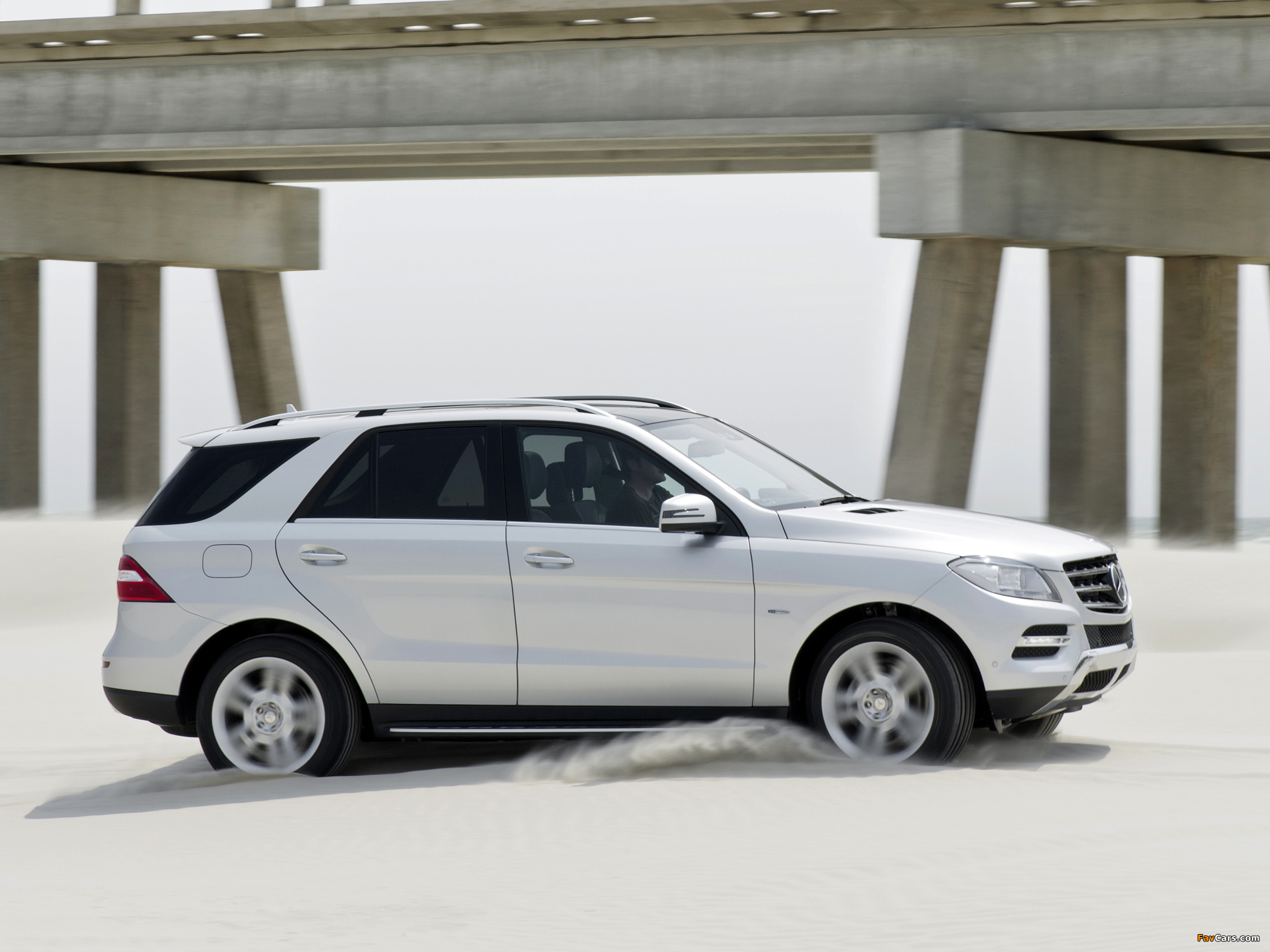 Photos of Mercedes-Benz ML 350 BlueEfficiency (W166) 2011 (2048 x 1536)