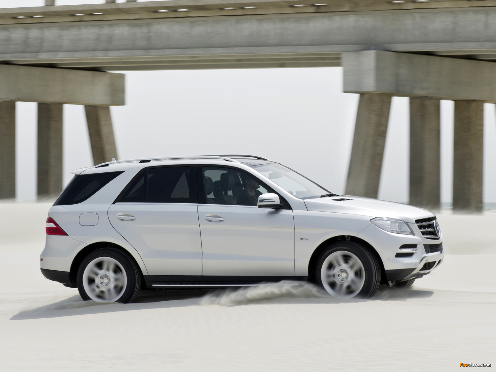 Photos of Mercedes-Benz ML 350 BlueEfficiency (W166) 2011 (1600 x 1200)