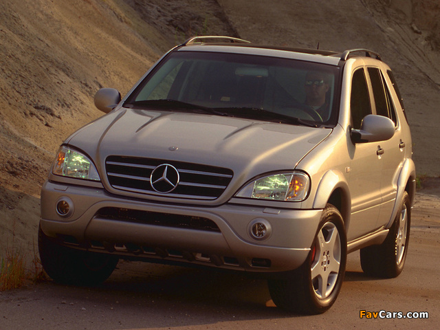 Pictures of Mercedes-Benz ML 55 AMG US-spec (W163) 2000–03 (640 x 480)