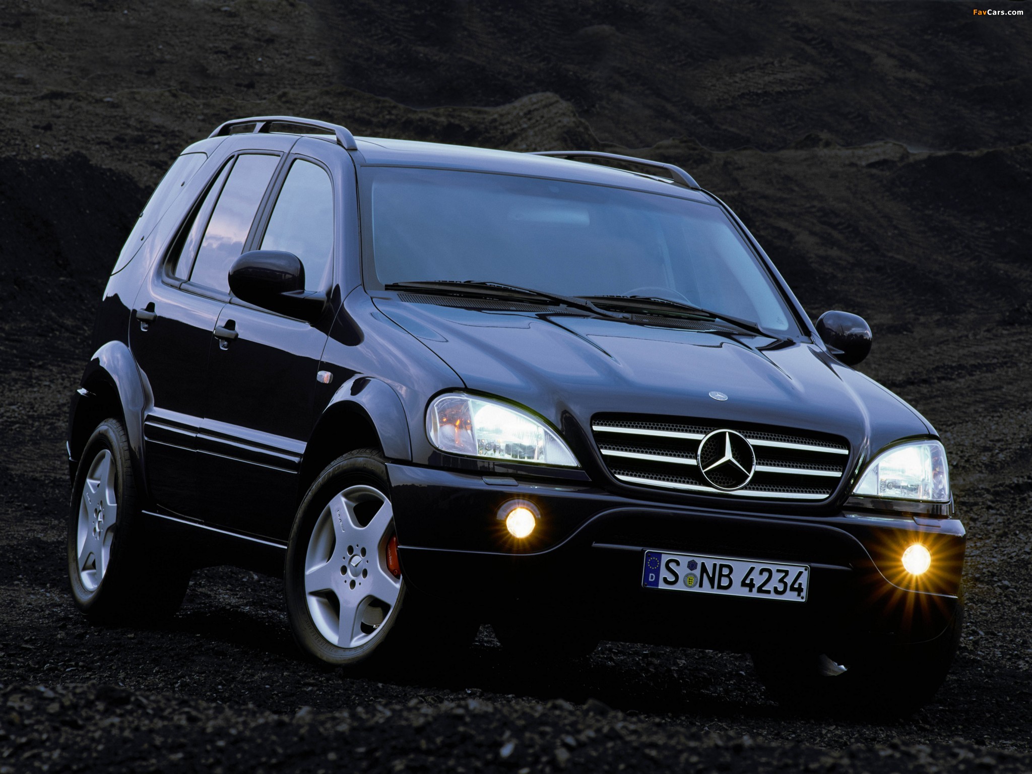 Pictures of Mercedes-Benz ML 55 AMG (W163) 2000–03 (2048 x 1536)