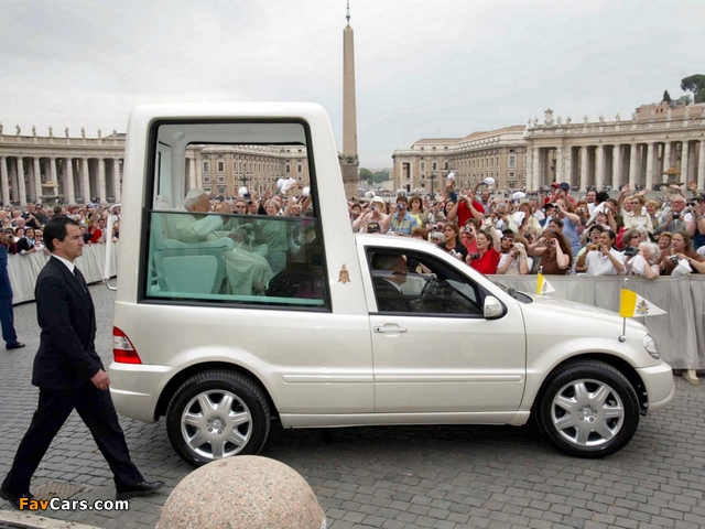 Pictures of Mercedes-Benz ML 430 Popemobile (W163) 2002 (640 x 480)