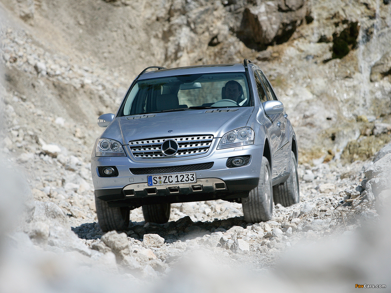 Pictures of Mercedes-Benz ML 500 (W164) 2005–08 (1280 x 960)