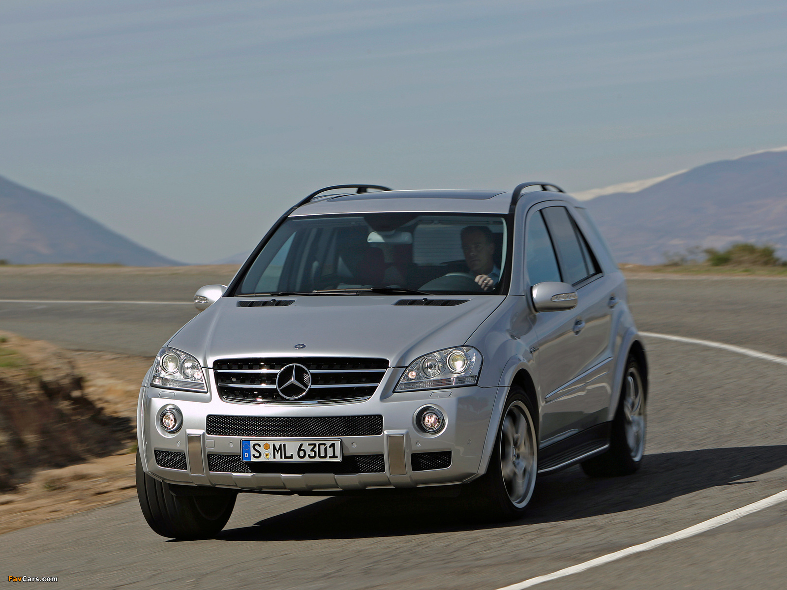 Pictures of Mercedes-Benz ML 63 AMG (W164) 2006–08 (1600 x 1200)