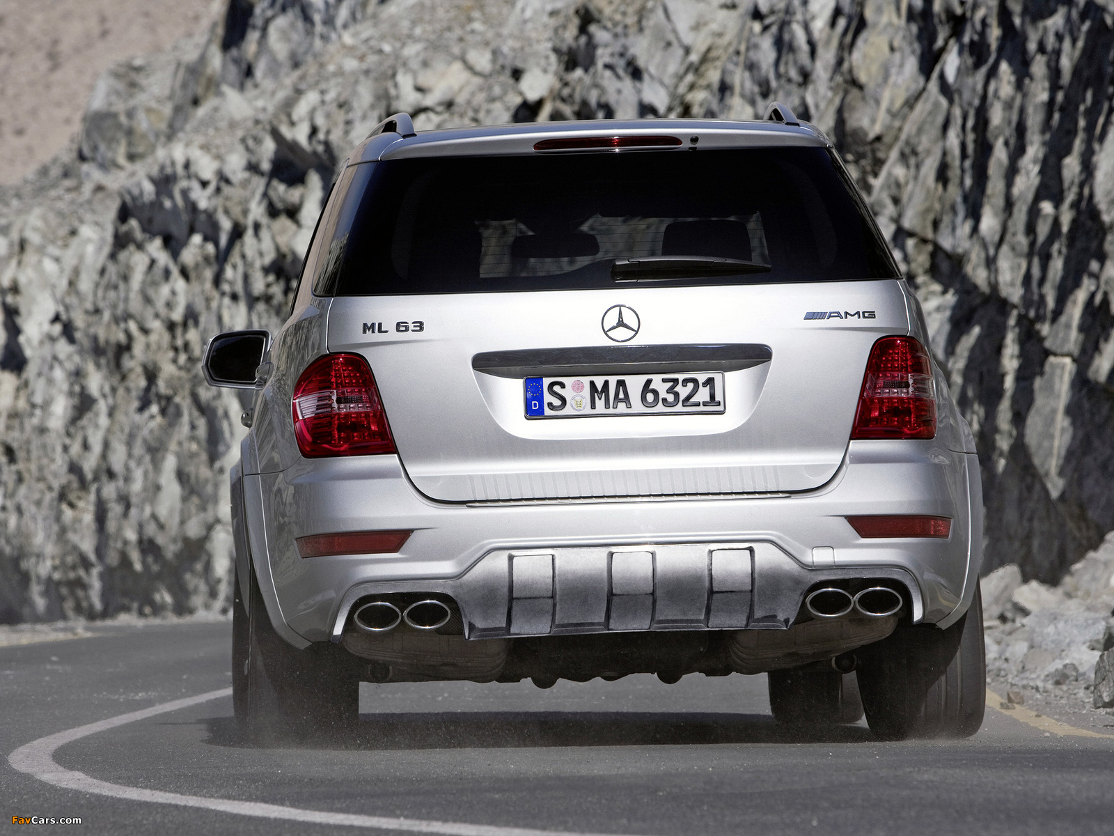 Pictures of Mercedes-Benz ML 63 AMG (W164) 2008–10 (1600 x 1200)