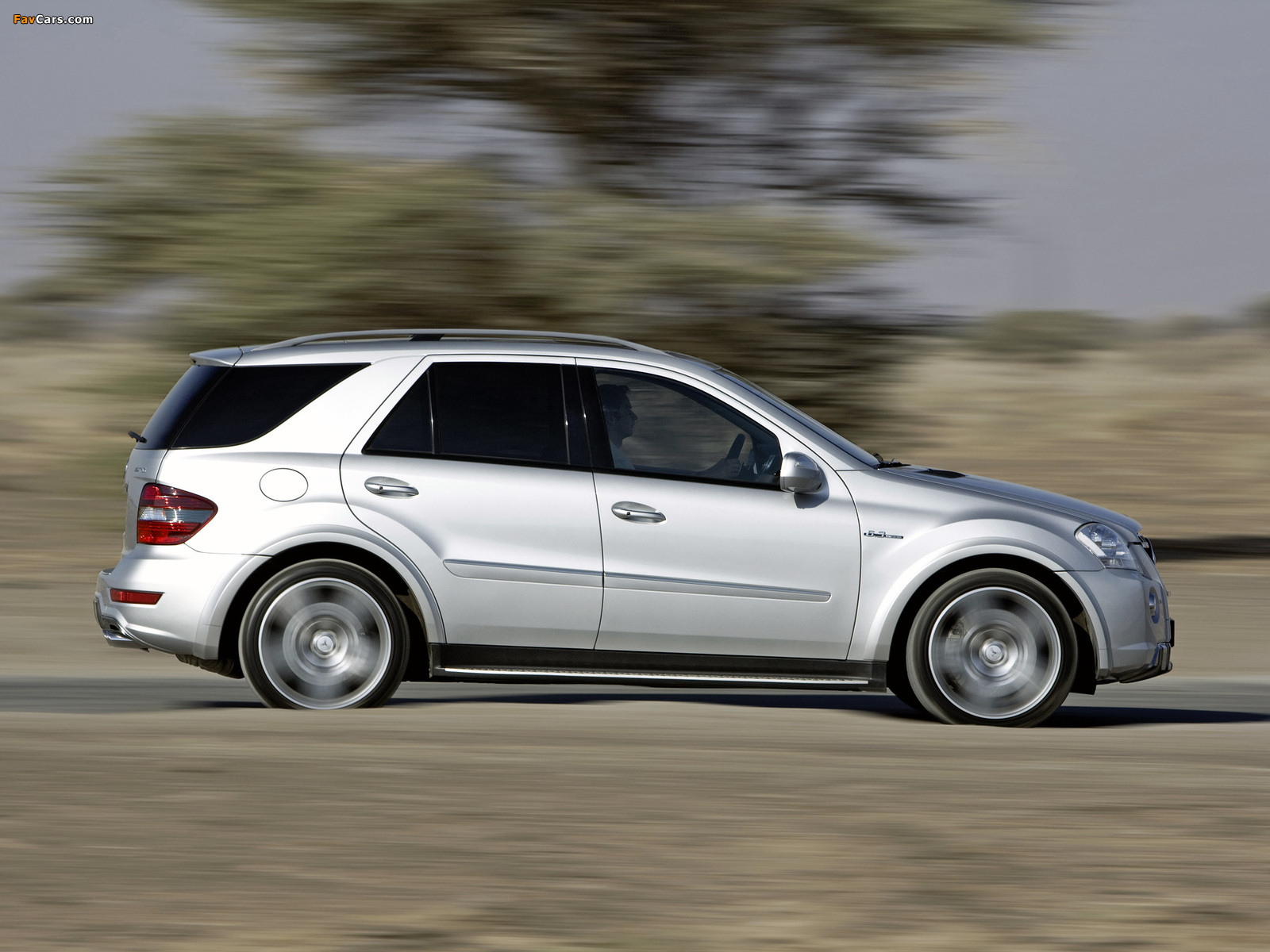 Pictures of Mercedes-Benz ML 63 AMG (W164) 2008–10 (1600 x 1200)