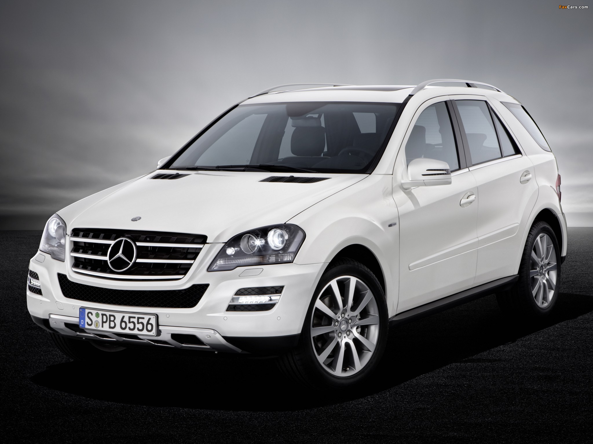 Pictures of Mercedes-Benz ML 350 BlueTec Grand Edition (W164) 2010–11 (2048 x 1536)