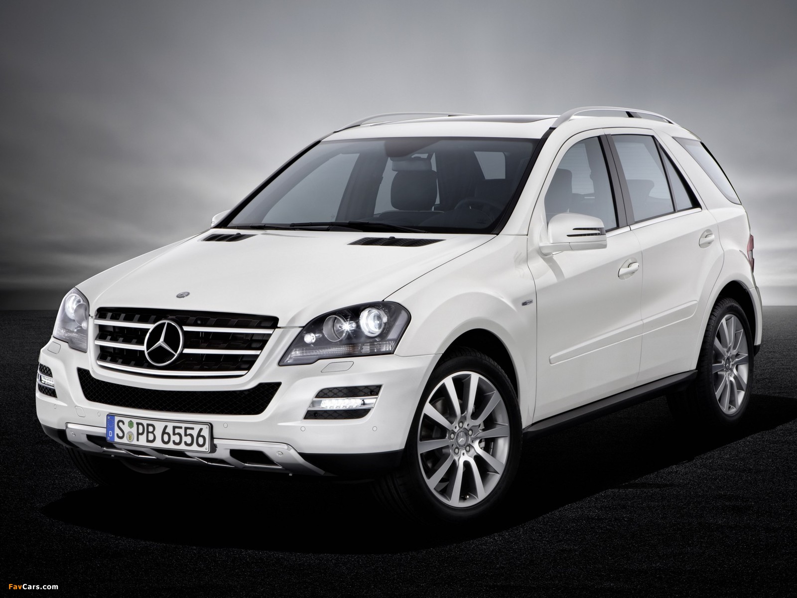 Pictures of Mercedes-Benz ML 350 BlueTec Grand Edition (W164) 2010–11 (1600 x 1200)