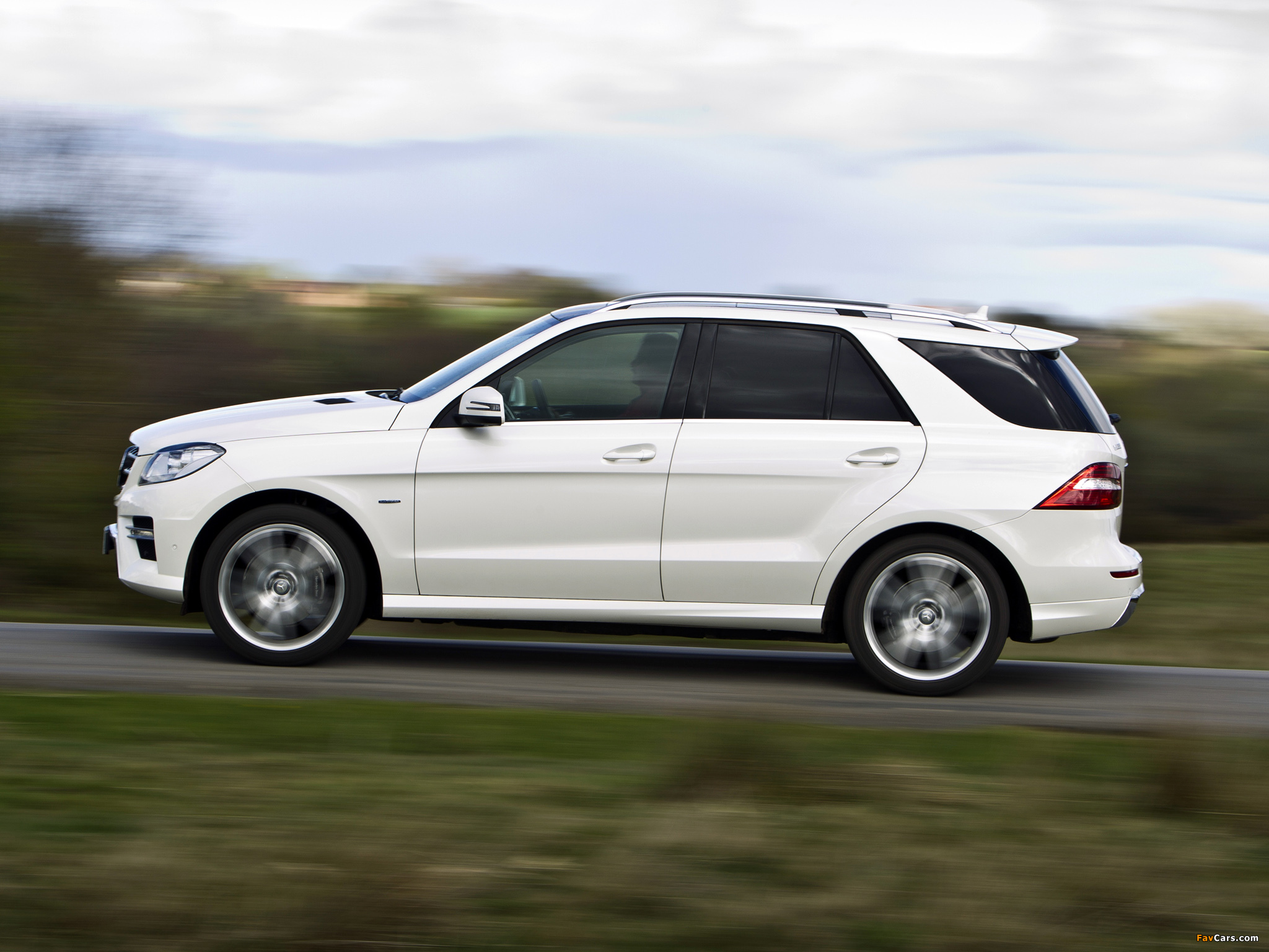 Pictures of Mercedes-Benz ML 350 BlueTec AMG Sports Package UK-spec (W166) 2012 (2048 x 1536)