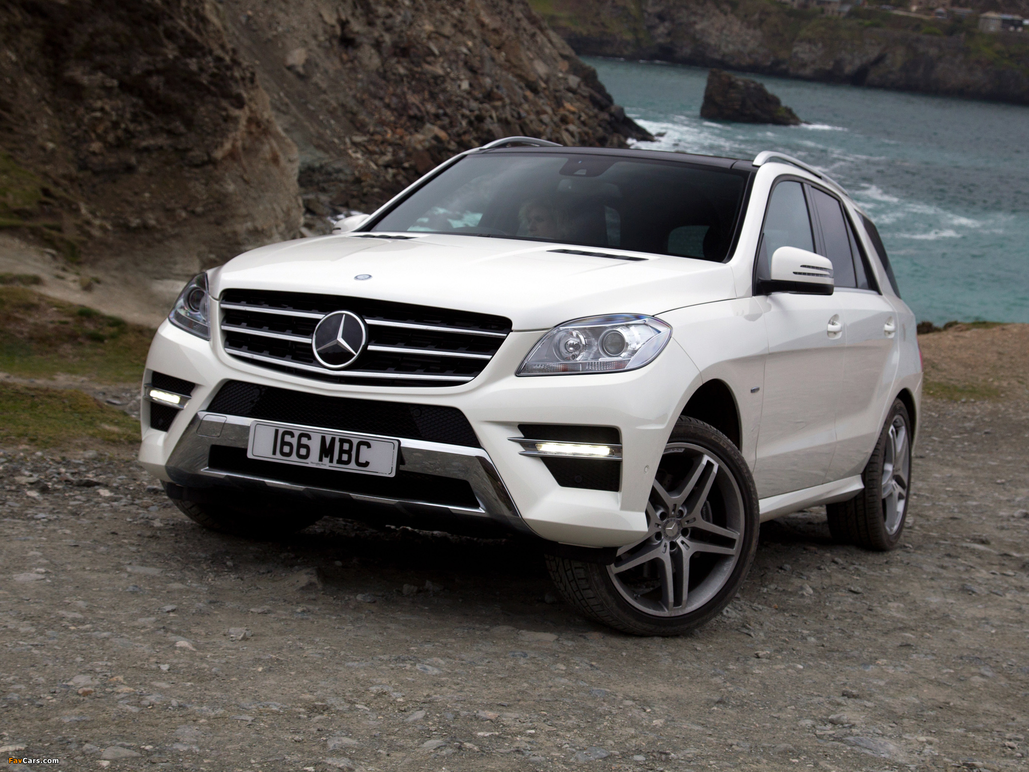 Pictures of Mercedes-Benz ML 350 BlueTec AMG Sports Package UK-spec (W166) 2012 (2048 x 1536)