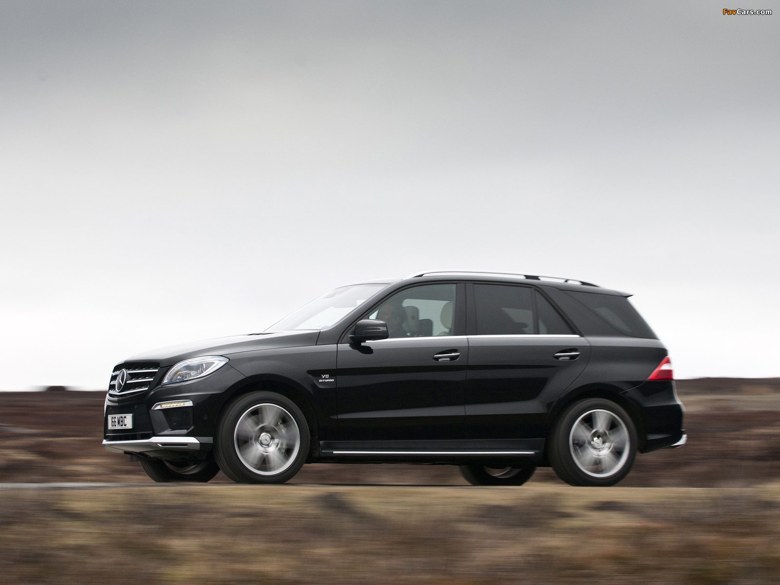 Pictures of Mercedes-Benz ML 63 AMG UK-spec (W166) 2012 (1600 x 1200)