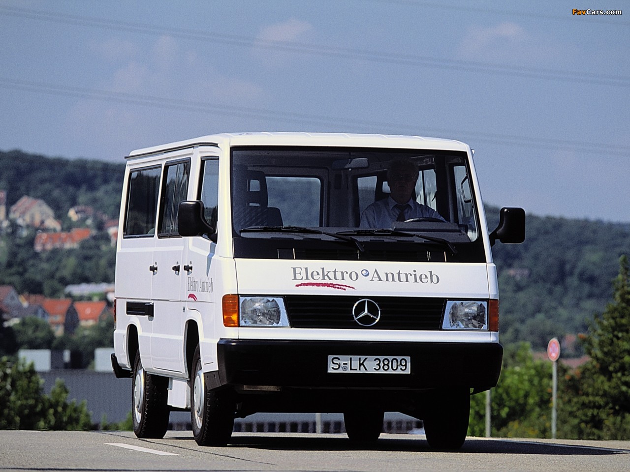 Photos of Mercedes-Benz MB100 B2 Elektro Antrieb 1994 (1280 x 960)
