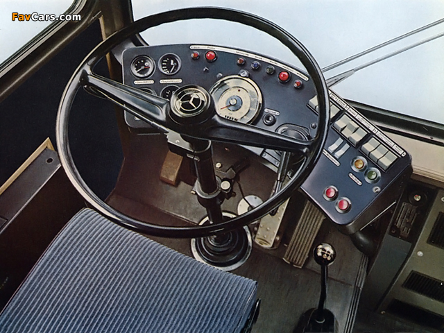 Pictures of Mercedes-Benz O305 1968–87 (640 x 480)