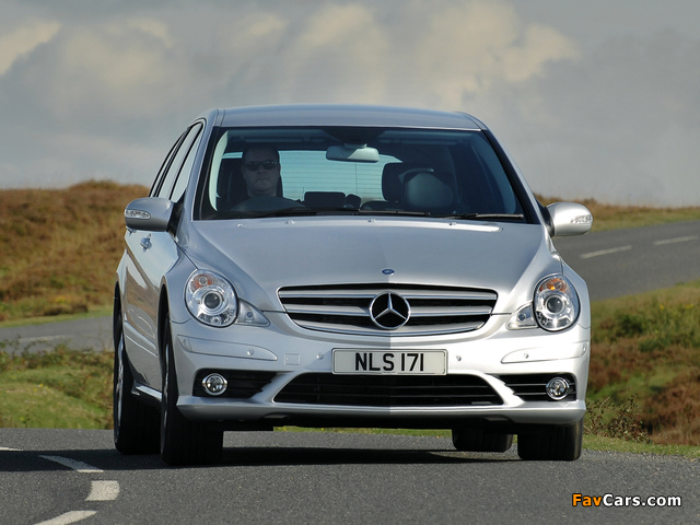 Images of Mercedes-Benz R 320 CDI 4MATIC UK-spec (W251) 2006–10 (640 x 480)
