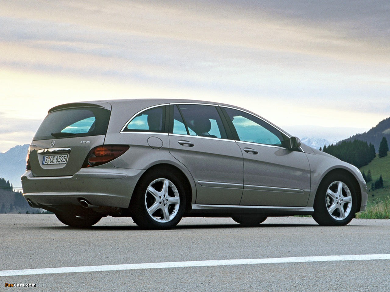 Images of Mercedes-Benz R 320 CDI (W251) 2006–10 (1280 x 960)