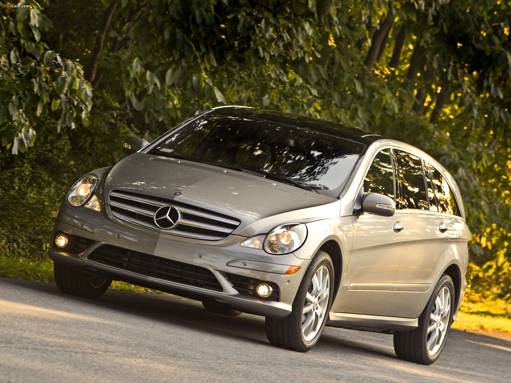 Images of Mercedes-Benz R 350 US-spec (W251) 2008–10 (2048 x 1536)