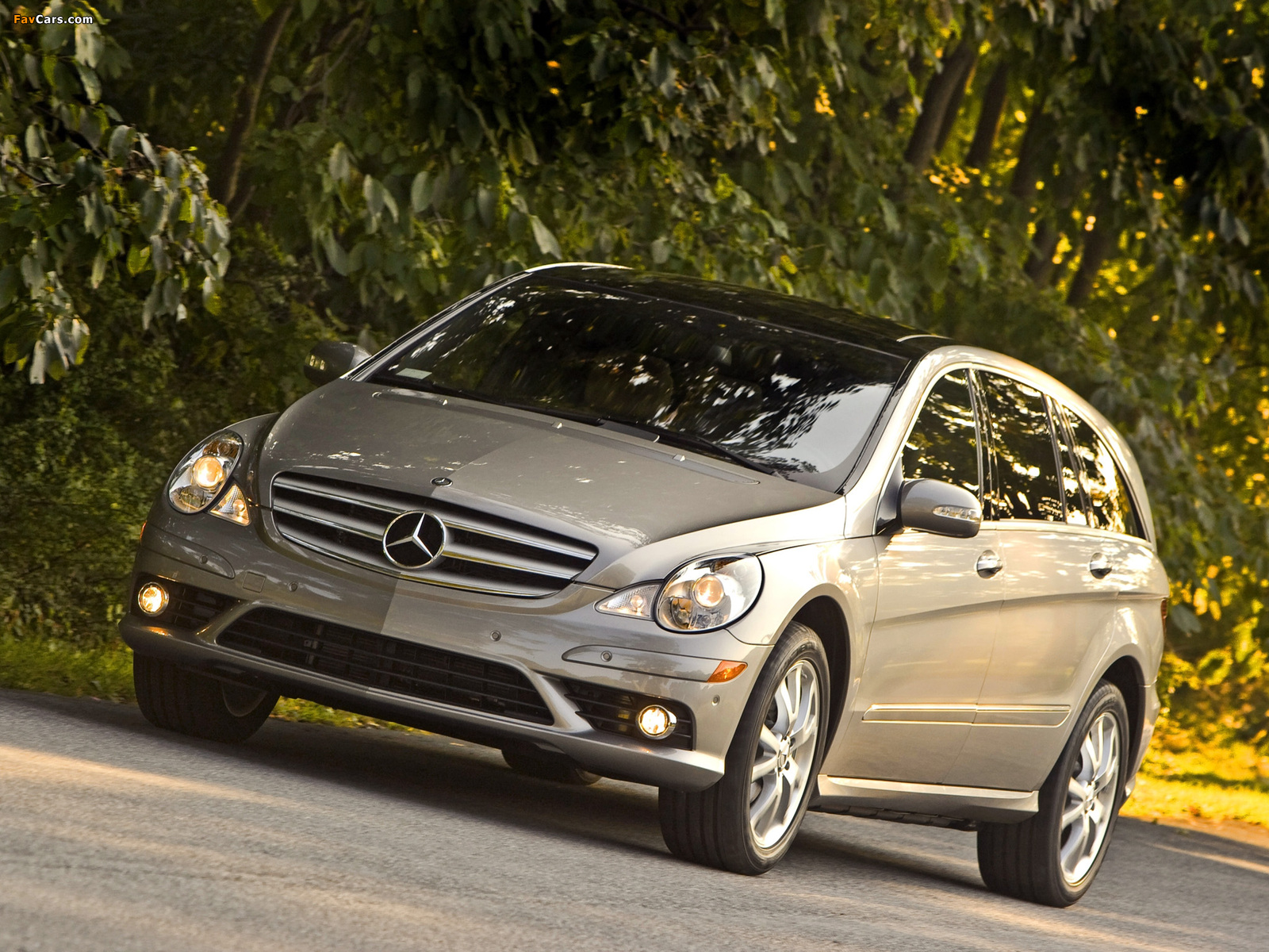 Images of Mercedes-Benz R 350 US-spec (W251) 2008–10 (1600 x 1200)