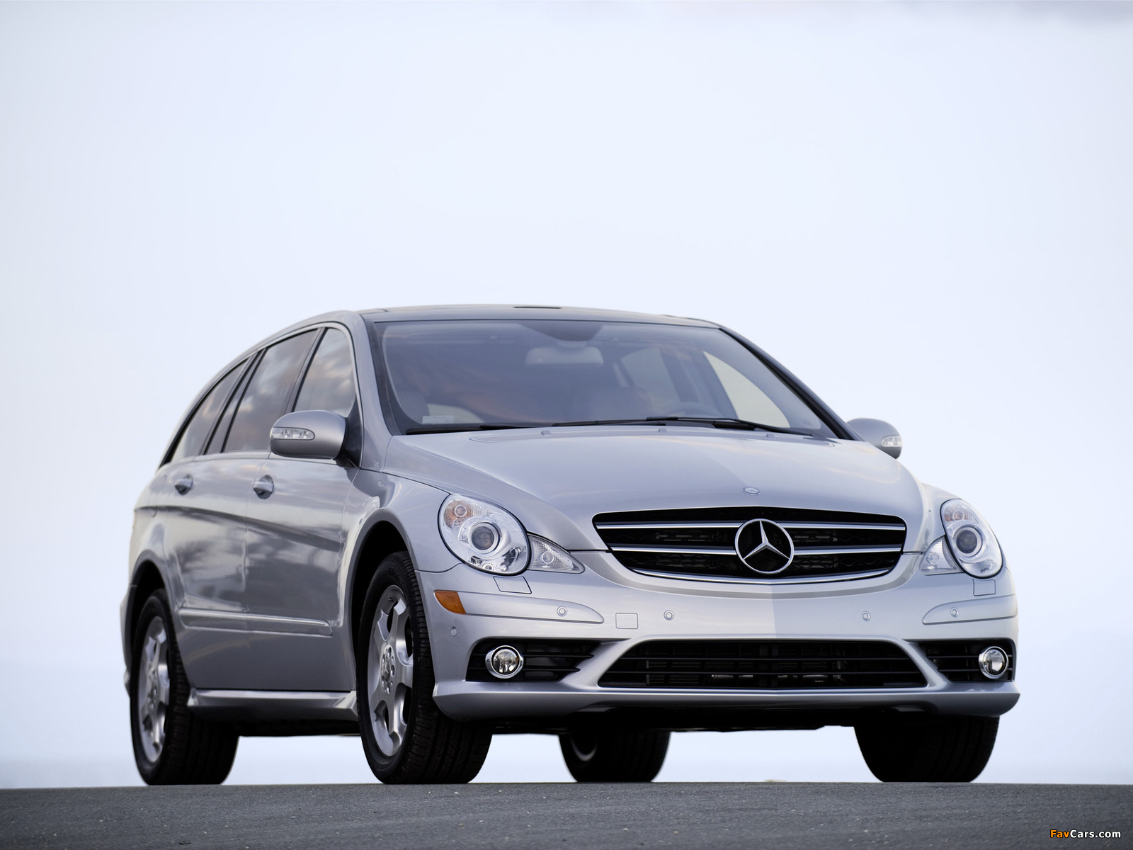 Images of Mercedes-Benz R 320 BlueTec US-spec (W251) 2008–10 (1600 x 1200)