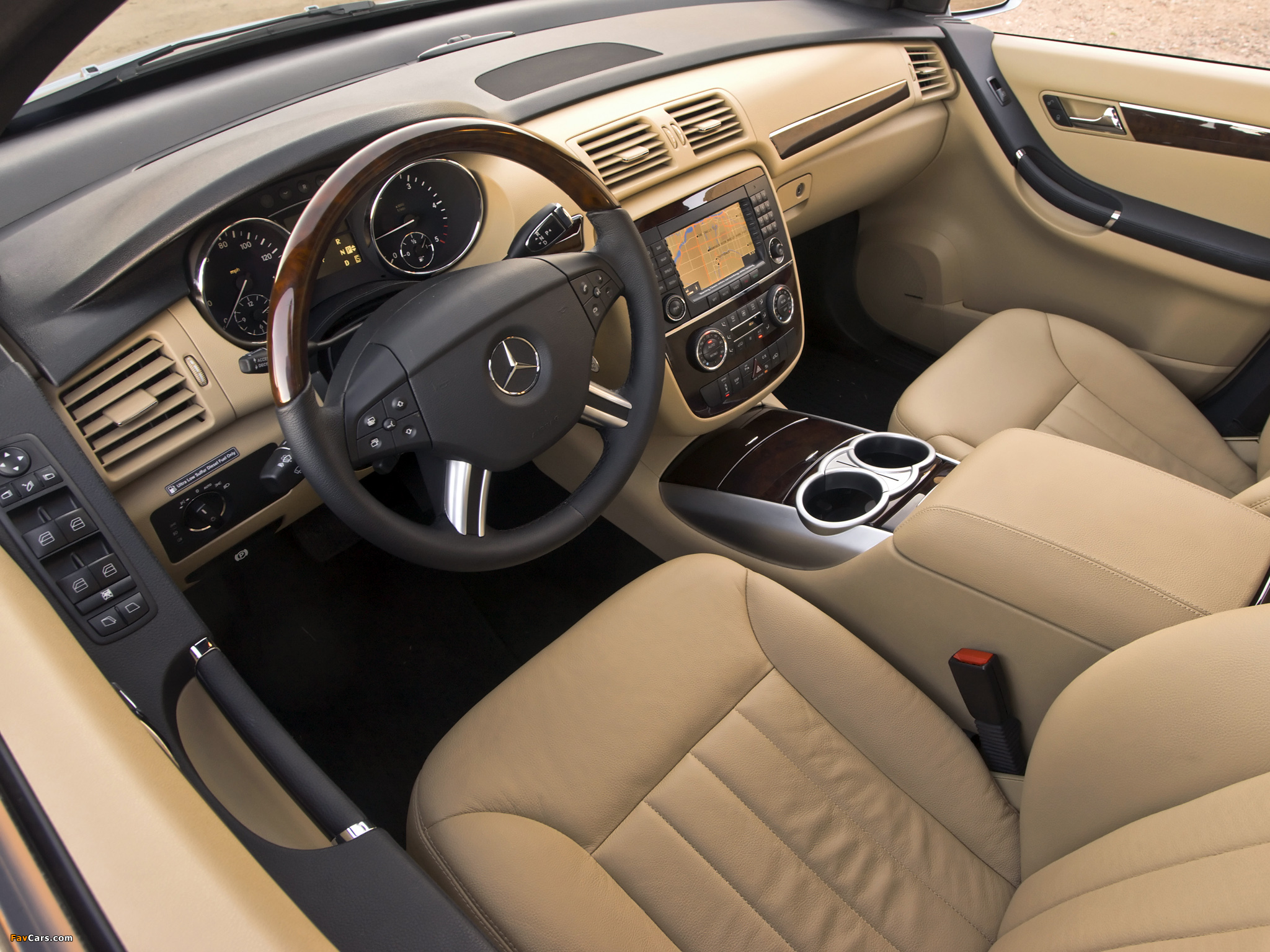 Photos of Mercedes-Benz R 320 CDI US-spec (W251) 2006–10 (2048 x 1536)