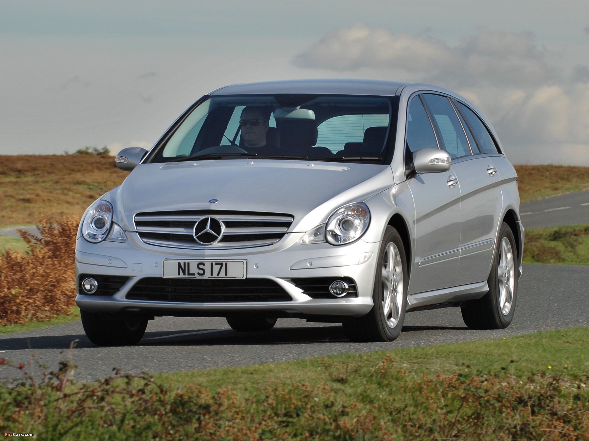 Pictures of Mercedes-Benz R 320 CDI 4MATIC UK-spec (W251) 2006–10 (2048 x 1536)