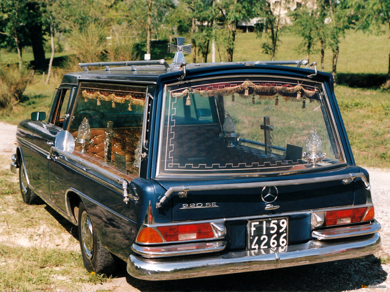 Images of Mercedes-Benz 220 SE Leichenwagen (W111) 1964 (1600 x 1200)