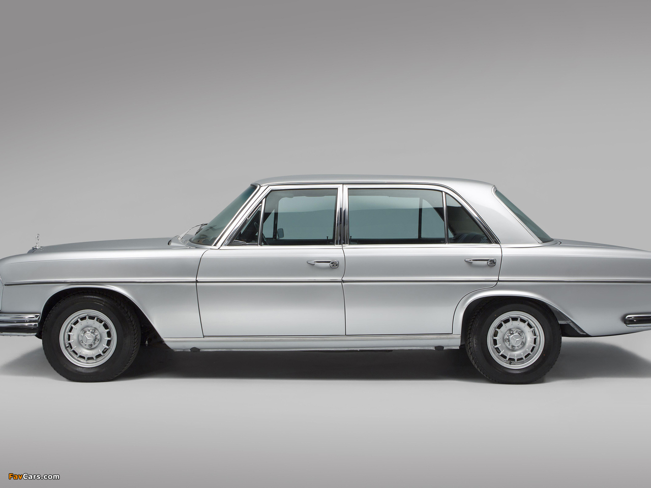 Images of Mercedes-Benz 300 SEL 6.3 UK-spec (W109) 1967–72 (1280 x 960)