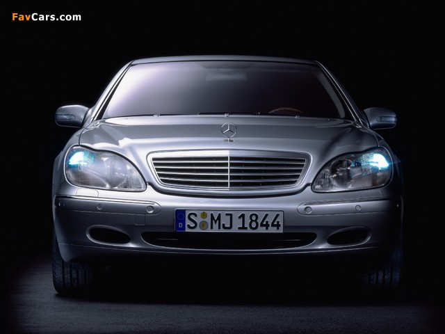 Images of Mercedes-Benz S 320 (W220) 1998–2002 (640 x 480)