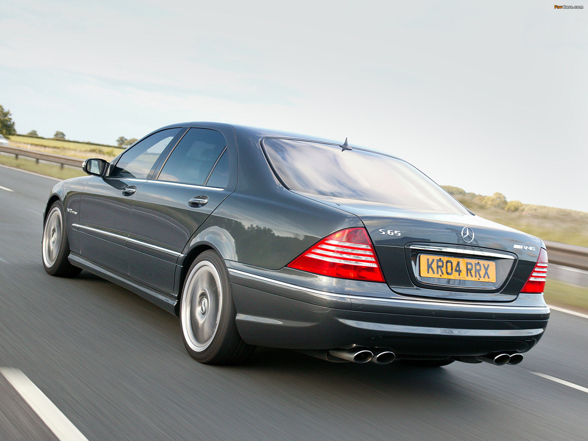 Images of Mercedes-Benz S 65 AMG UK-spec (W220) 2004–05 (2048 x 1536)