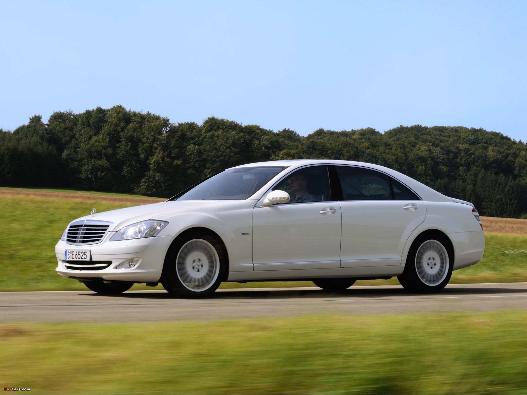 Images of Mercedes-Benz S 320 CDI BlueEfficiency (W221) 2008–09 (2048 x 1536)