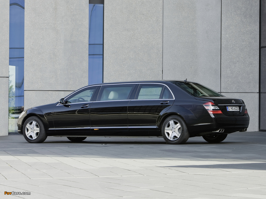 Images of Mercedes-Benz S 600 Guard Pullman (W221) 2008–09 (1024 x 768)