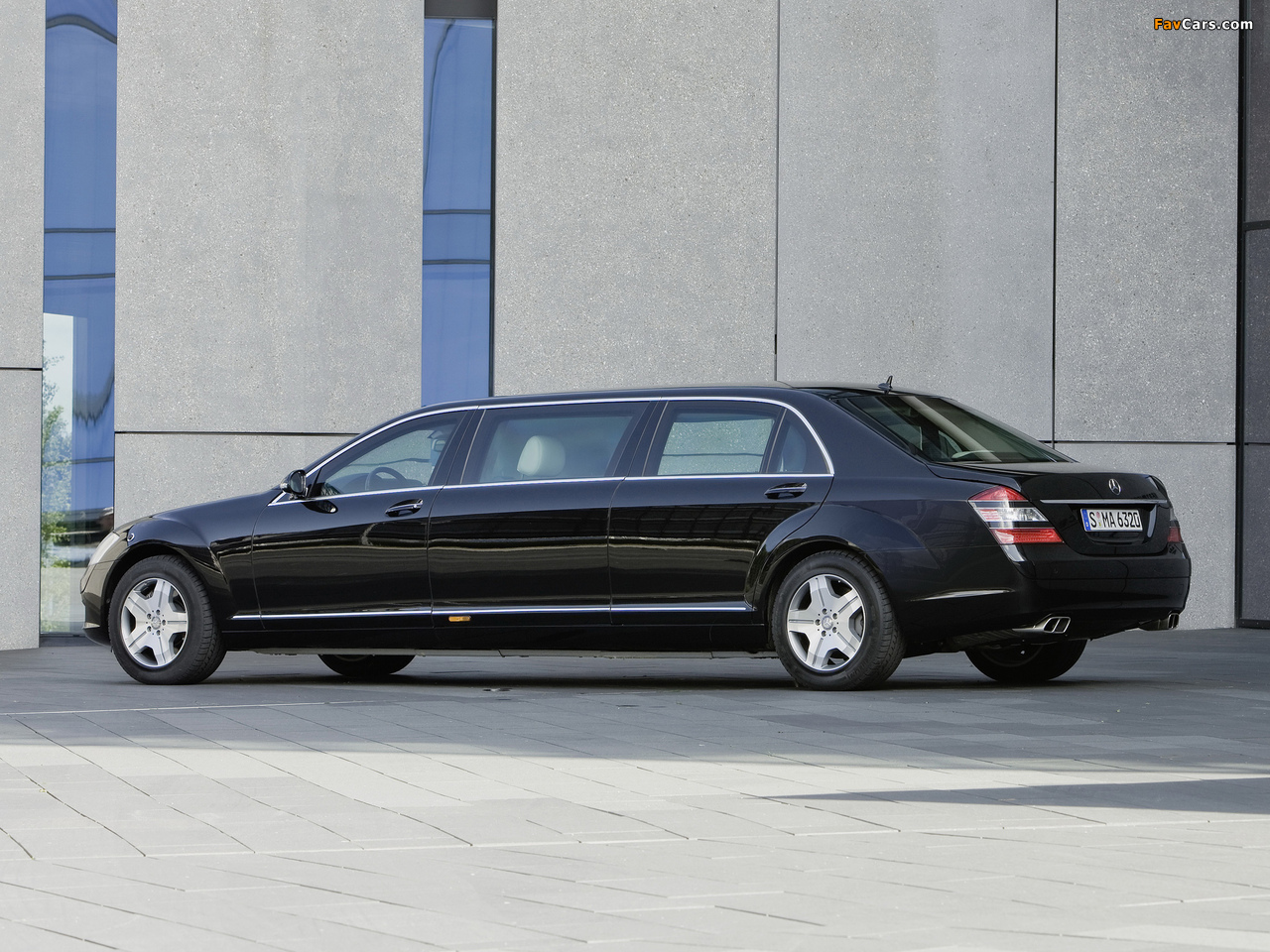 Images of Mercedes-Benz S 600 Guard Pullman (W221) 2008–09 (1280 x 960)
