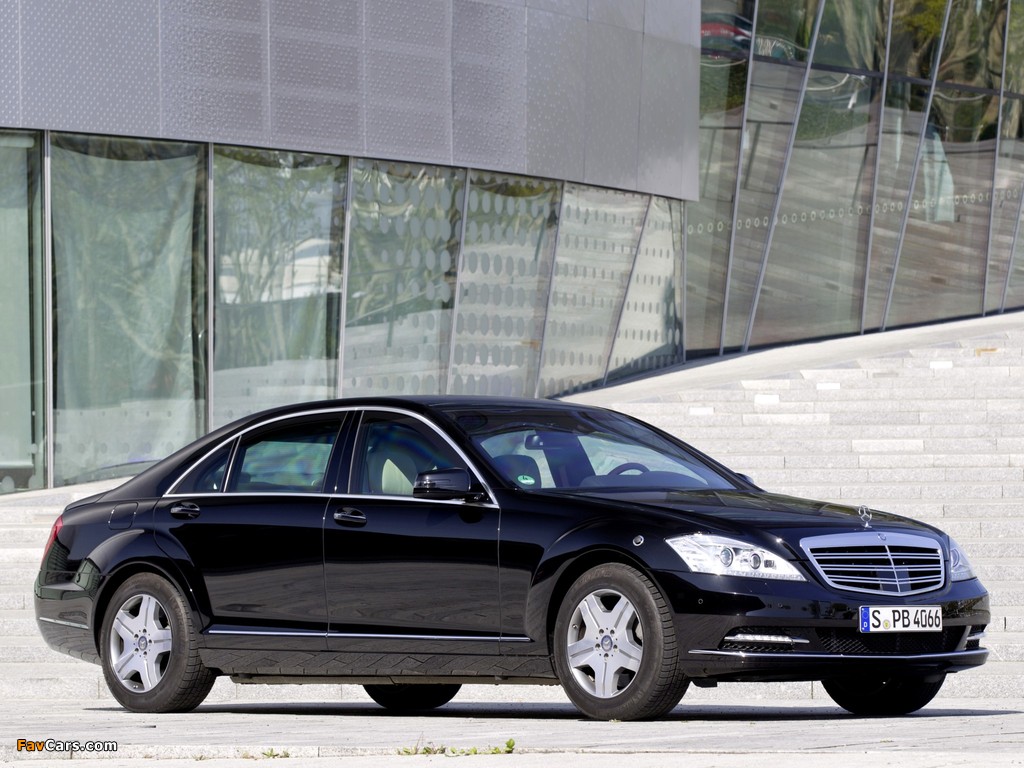 Images of Mercedes-Benz S 600 Guard (W221) 2010–13 (1024 x 768)