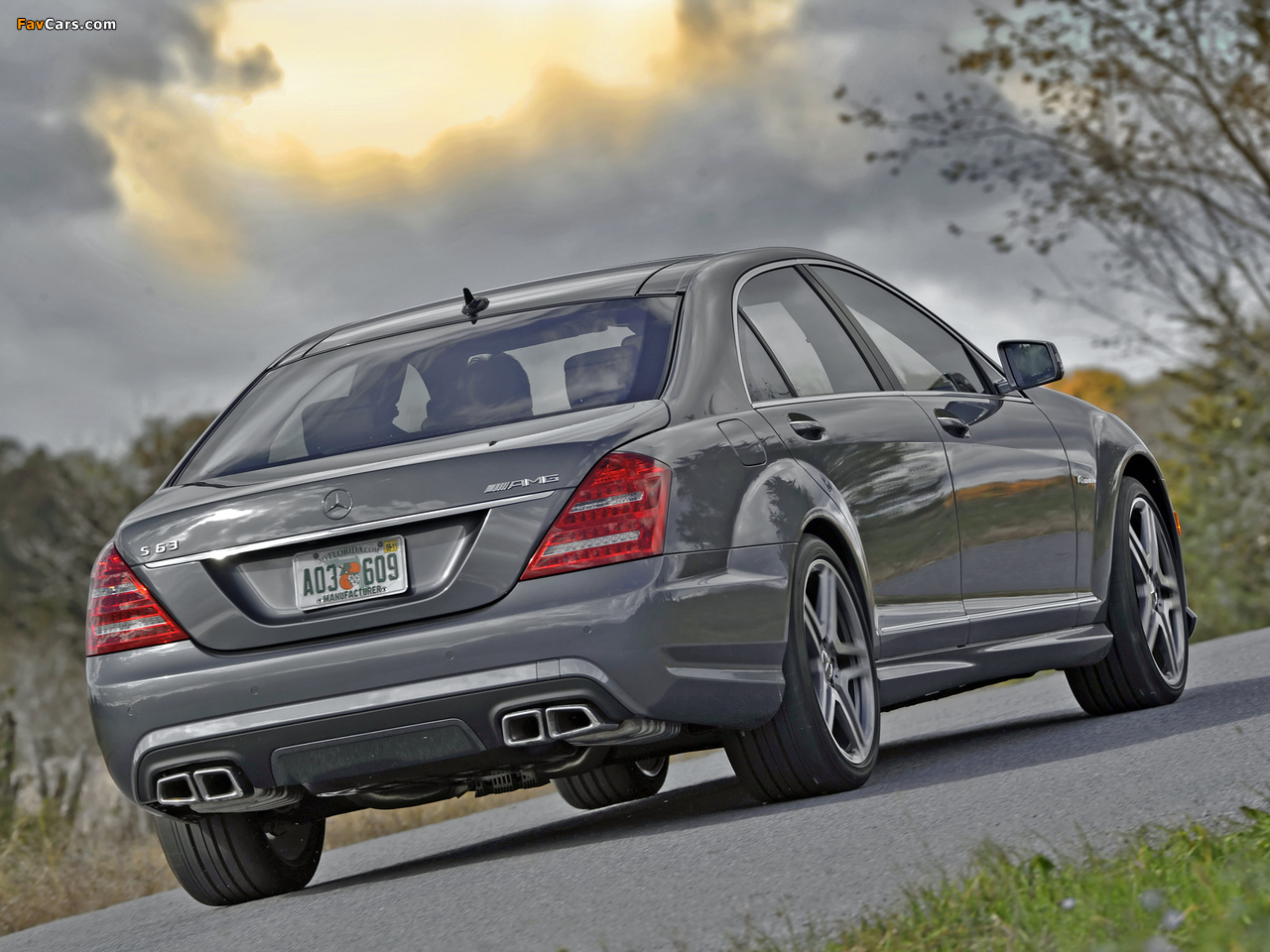 Images of Mercedes-Benz S 63 AMG US-spec (W221) 2010–13 (1280 x 960)