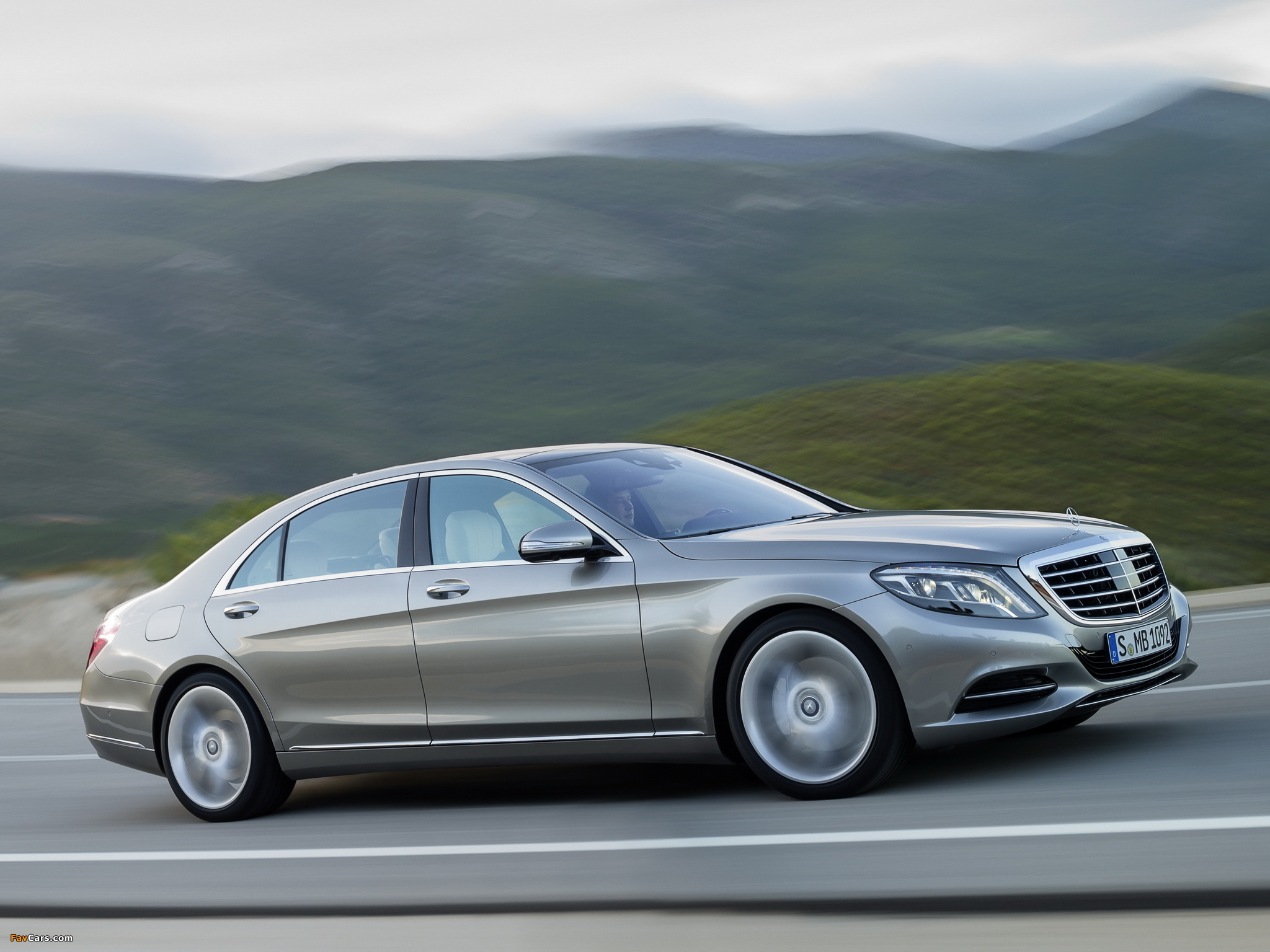 Images of Mercedes-Benz S 400 Hybrid (W222) 2013 (2048 x 1536)