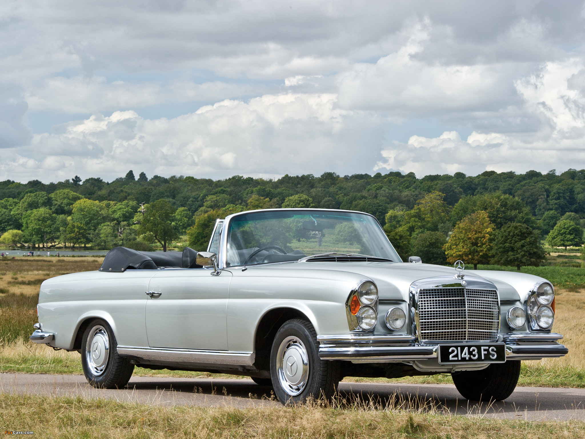 Mercedes-Benz 280 SE Cabriolet UK-spec (W111) 1967–71 pictures (2048 x 1536)