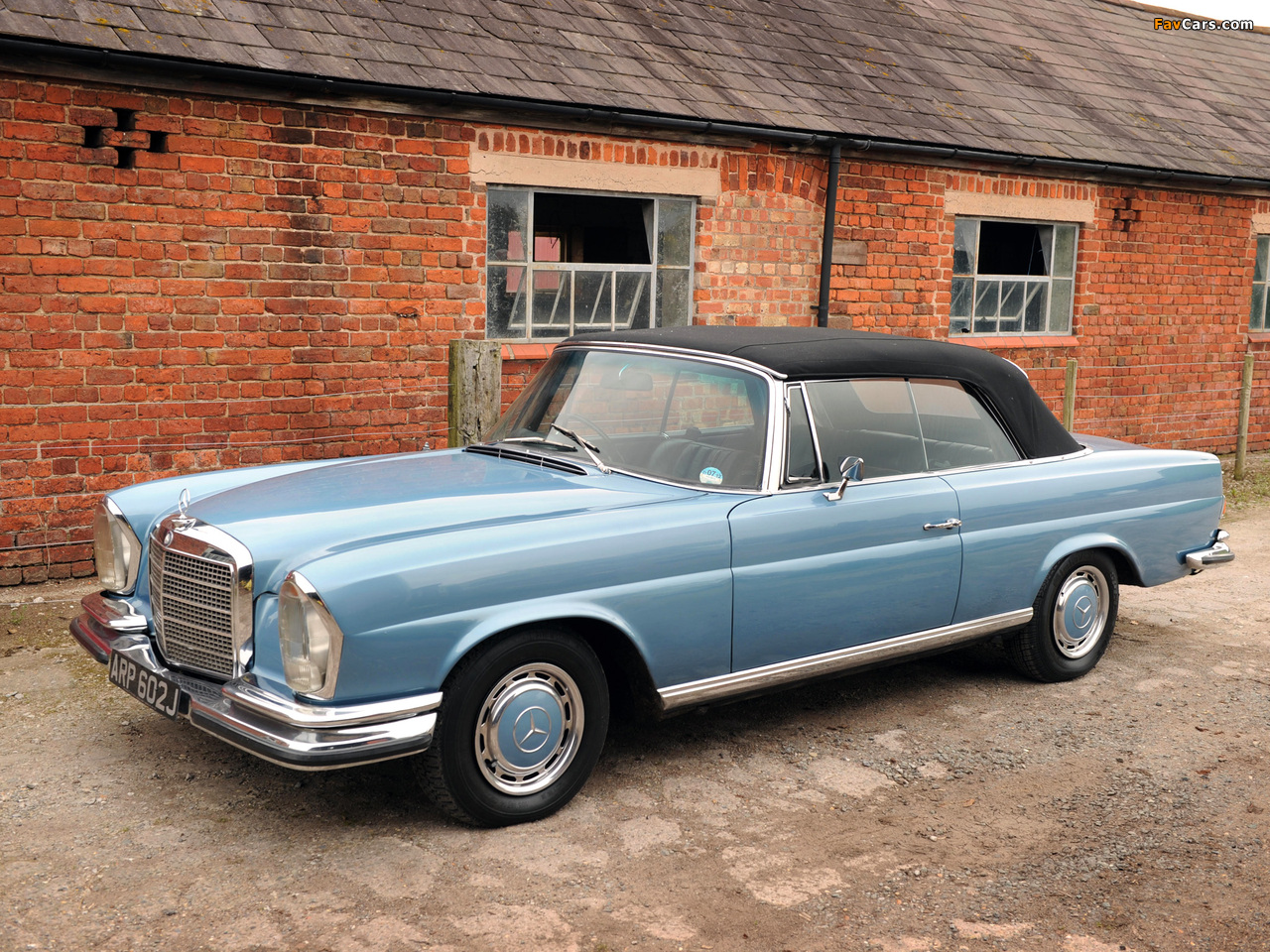 Mercedes-Benz 280 SE 3.5 Cabriolet UK-spec (W111) 1969–71 wallpapers (1280 x 960)