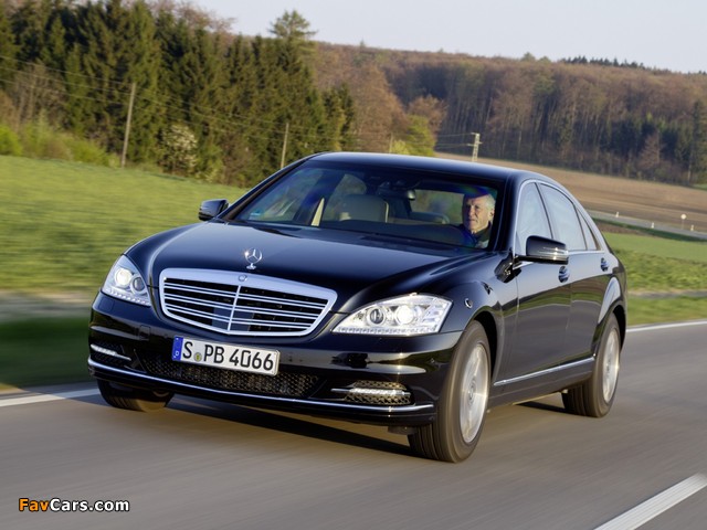 Mercedes-Benz S 600 Guard (W221) 2010–13 wallpapers (640 x 480)