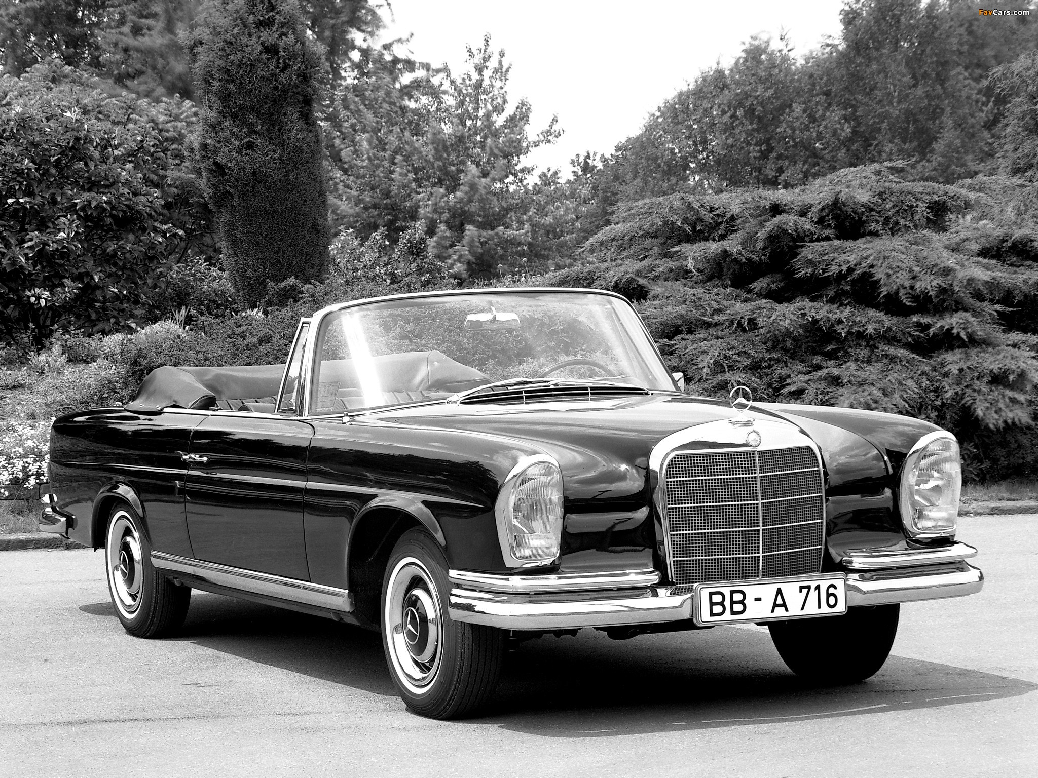 Photos of Mercedes-Benz 220 SE Cabriolet (W111) 1961–65 (2048 x 1536)