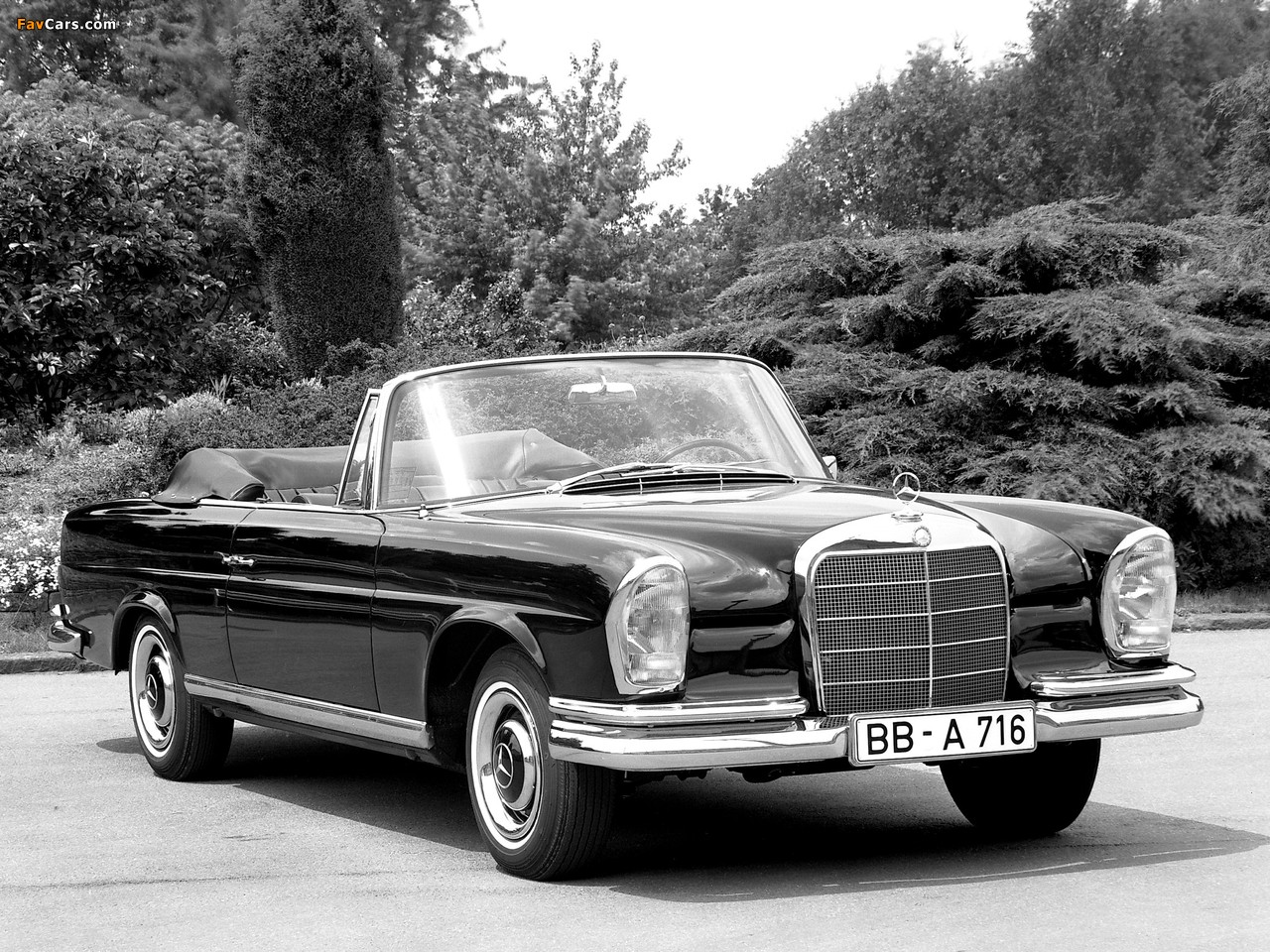 Photos of Mercedes-Benz 220 SE Cabriolet (W111) 1961–65 (1280 x 960)