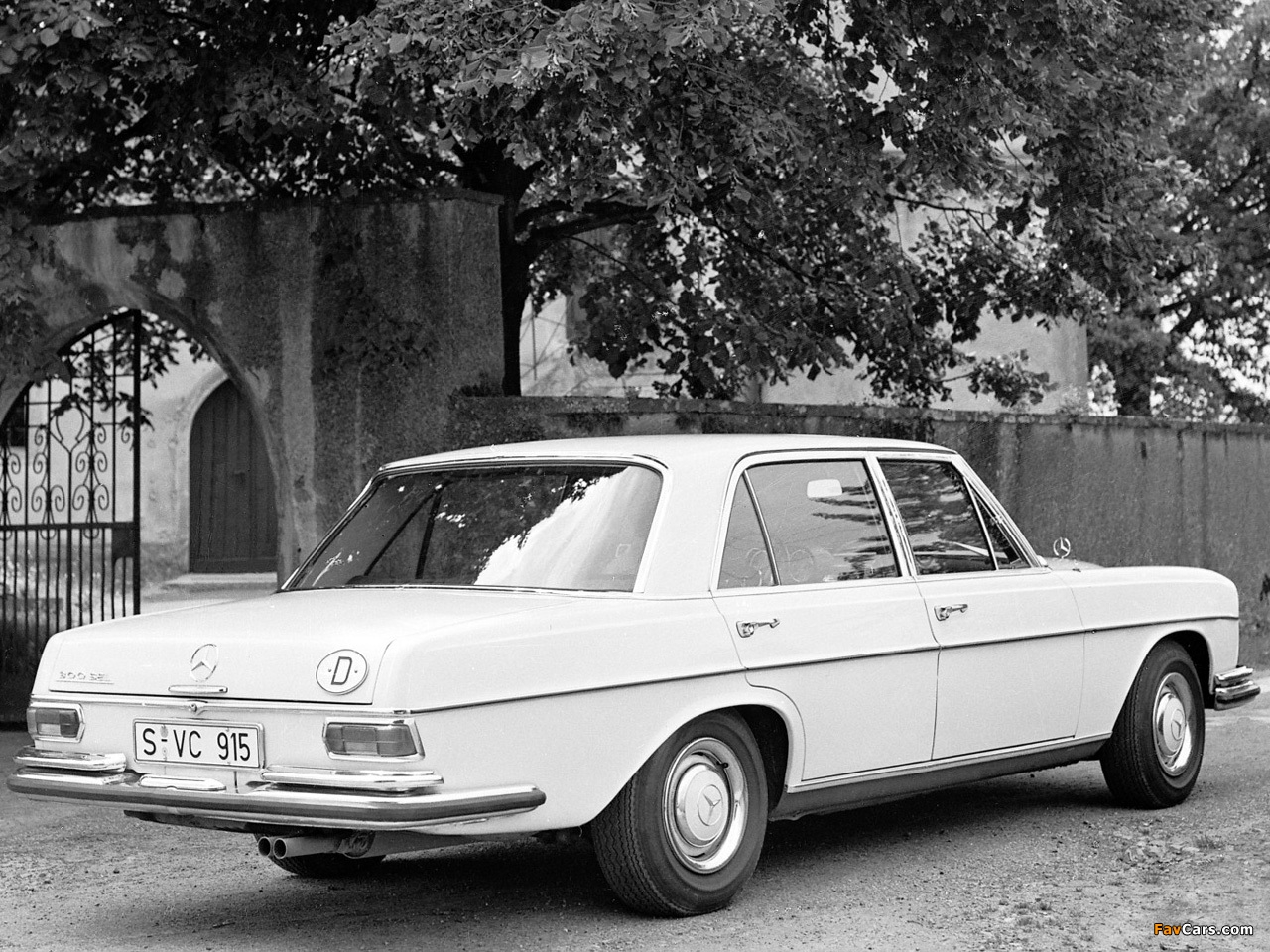 Photos of Mercedes-Benz 300SEL 6.3 (W109) 1968–72 (1280 x 960)