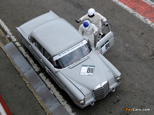 Pictures of Mercedes-Benz 220 SE Race Car (W111) (640 x 480)