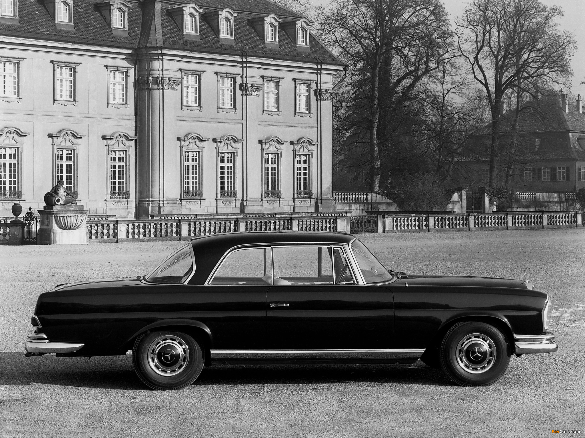 Pictures of Mercedes-Benz 220 SE Coupe (W111) 1961–65 (2048 x 1536)