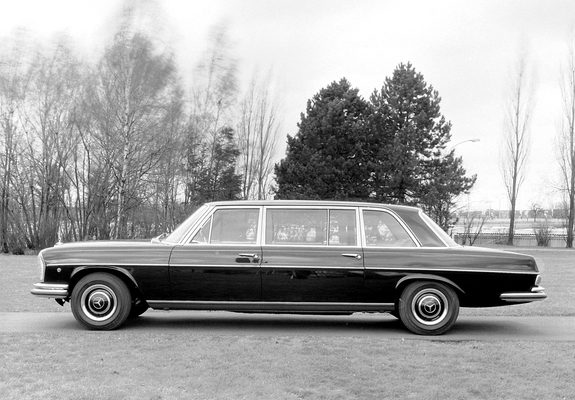 Pictures of Mercedes-Benz 300 SEL Limousine (W109) 1967