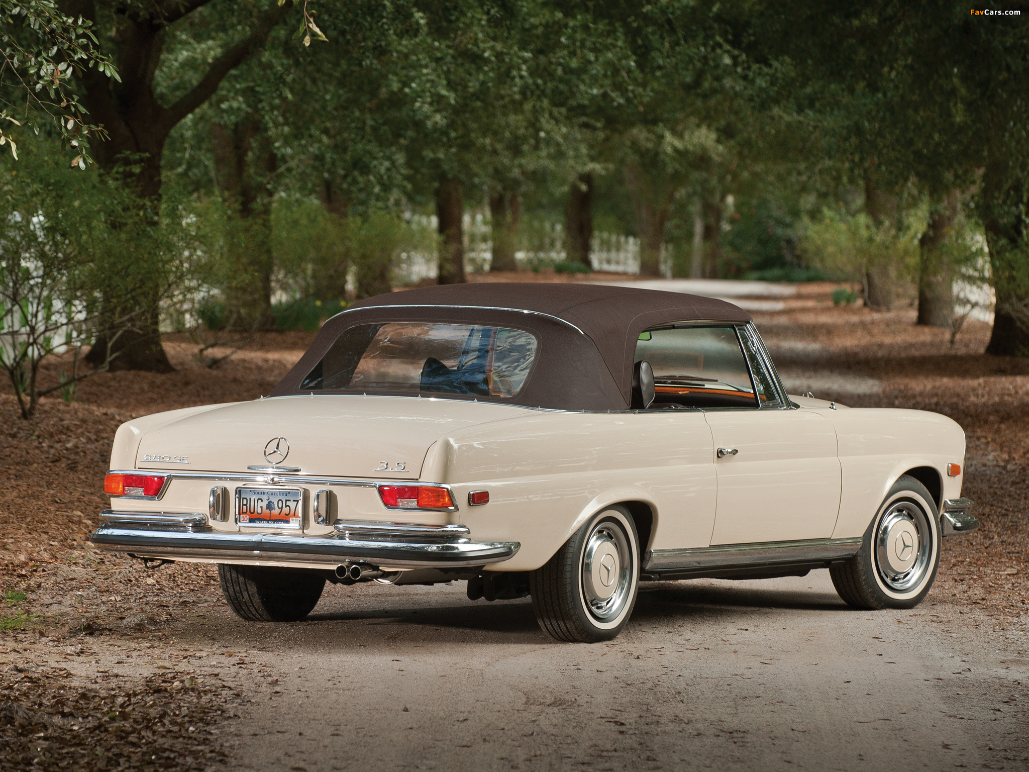 Pictures of Mercedes-Benz 280 SE 3.5 Cabriolet US-spec (W111) 1969–71 (2048 x 1536)