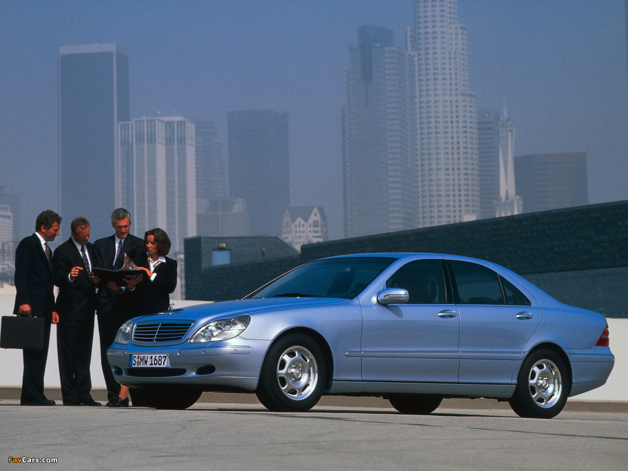 Pictures of Mercedes-Benz S 320 (W220) 1998–2002 (1280 x 960)