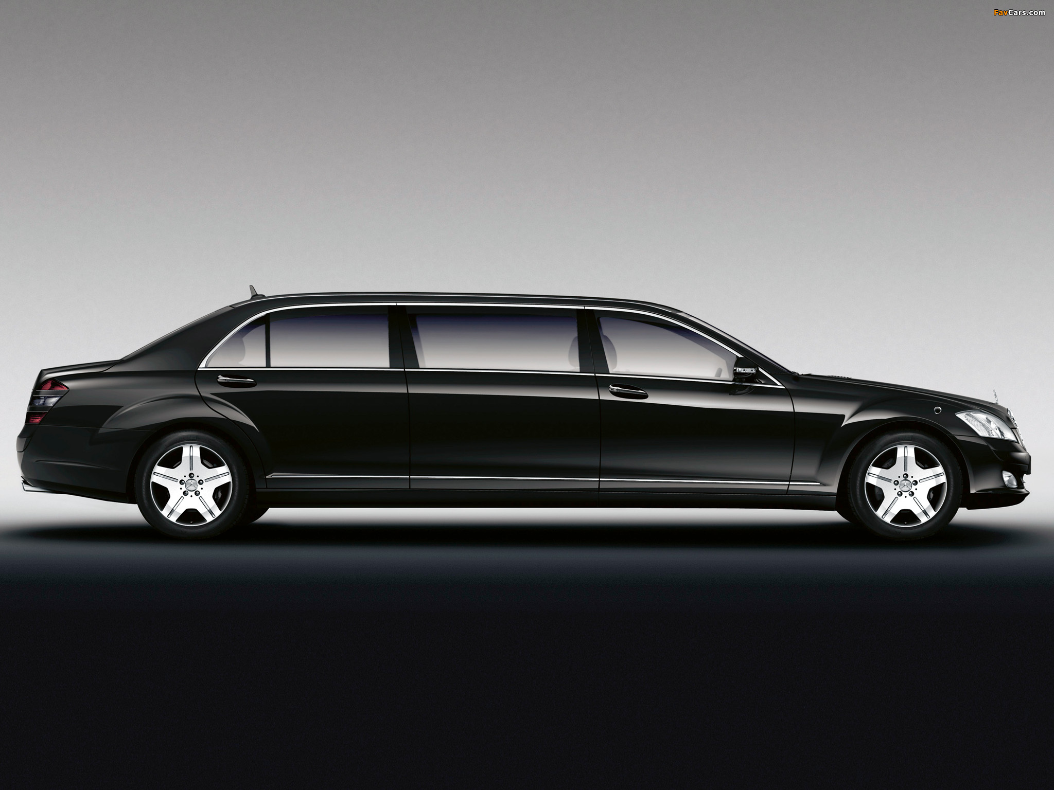 Pictures of Mercedes-Benz S 600 Guard Pullman (W221) 2008–09 (2048 x 1536)