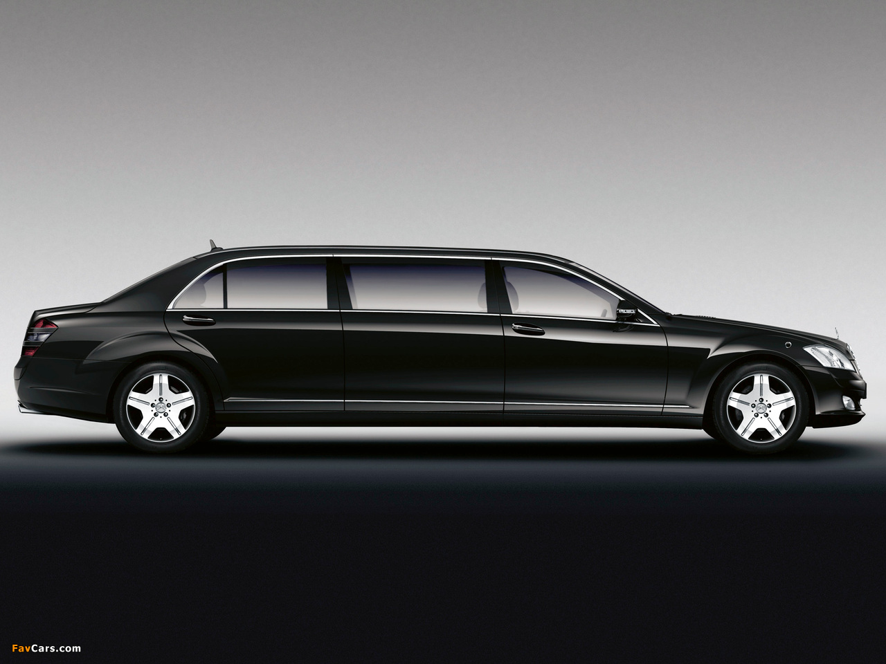 Pictures of Mercedes-Benz S 600 Guard Pullman (W221) 2008–09 (1280 x 960)