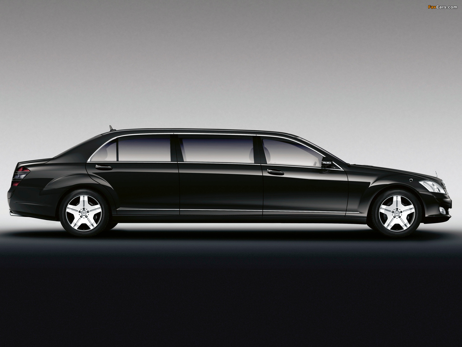 Pictures of Mercedes-Benz S 600 Guard Pullman (W221) 2008–09 (1600 x 1200)