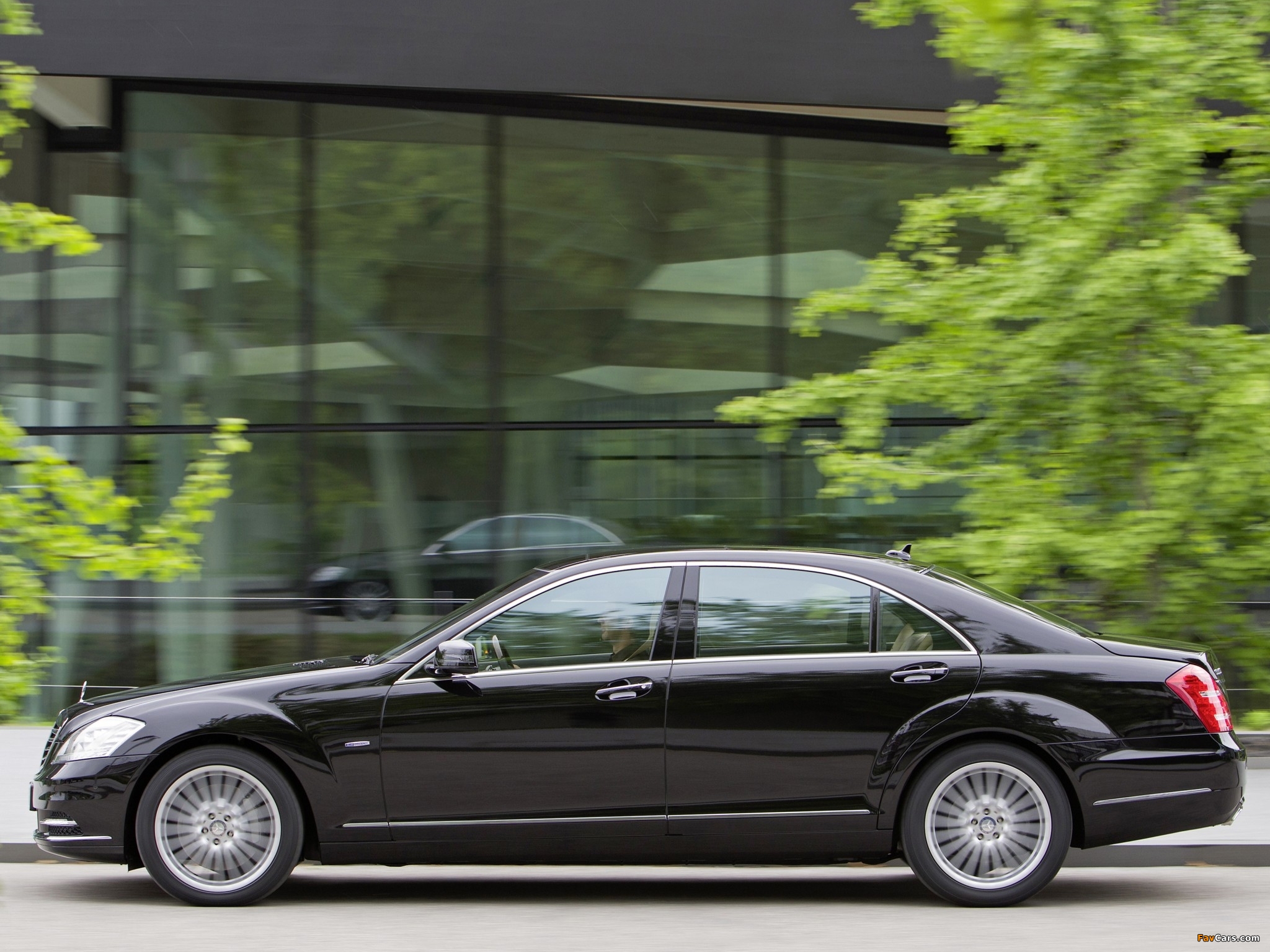 Pictures of Mercedes-Benz S 500 BlueEfficiency (W221) 2010–13 (2048 x 1536)
